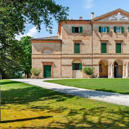 Lavish In With Swimming Pool Villa Filottrano