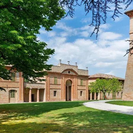 Villa Lavish In With Swimming Pool *