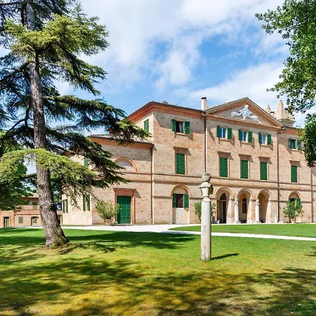 Villa Lavish In With Swimming Pool
