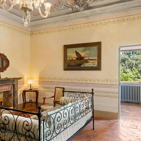 Lavish In With Swimming Pool Villa Filottrano